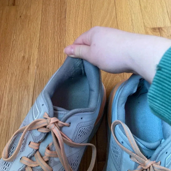 Hoka One Women’s Bondi 7 Gray Peach Orange Running Shoes - Picture 5 of 6